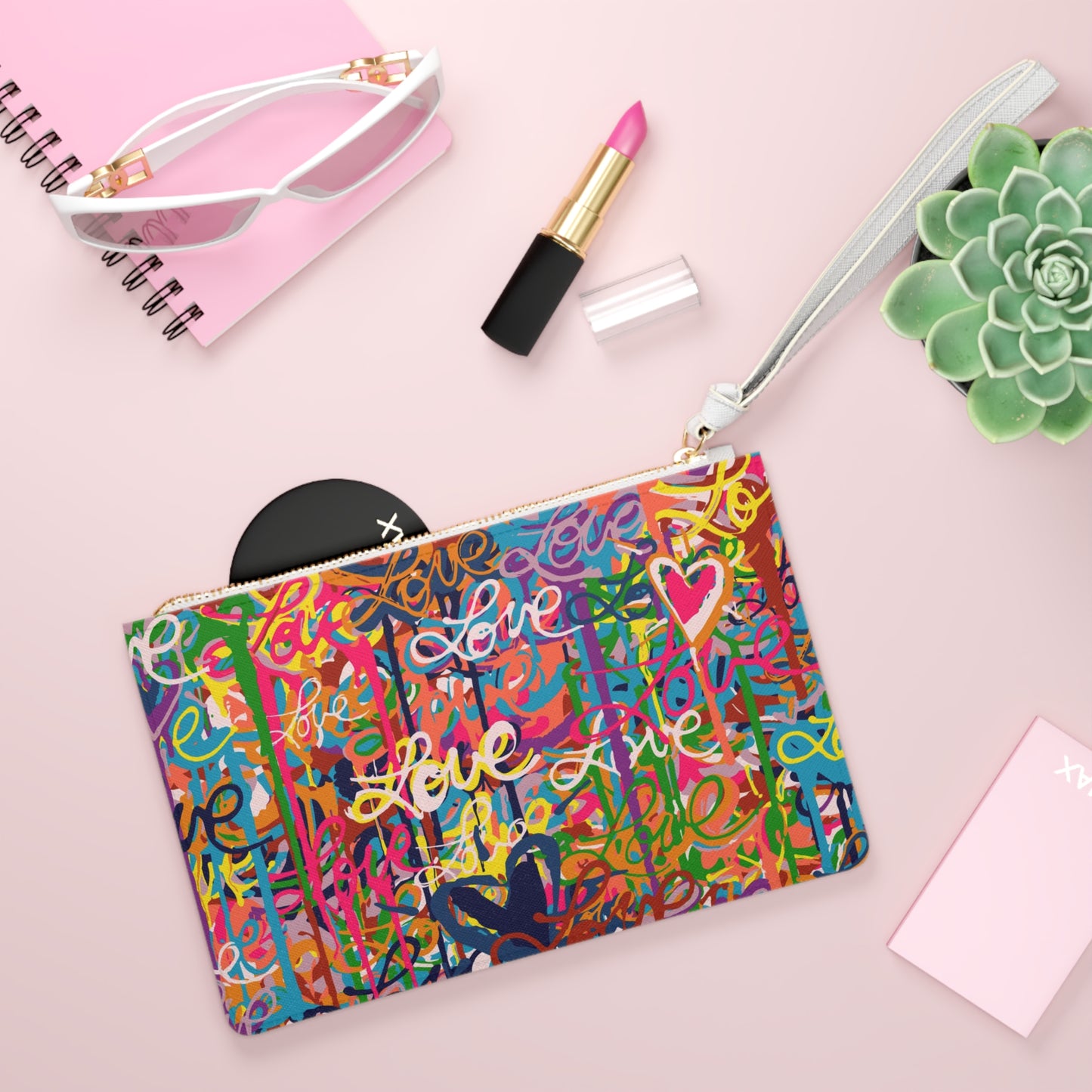
                  
                    LOVE CLUTCH
                  
                